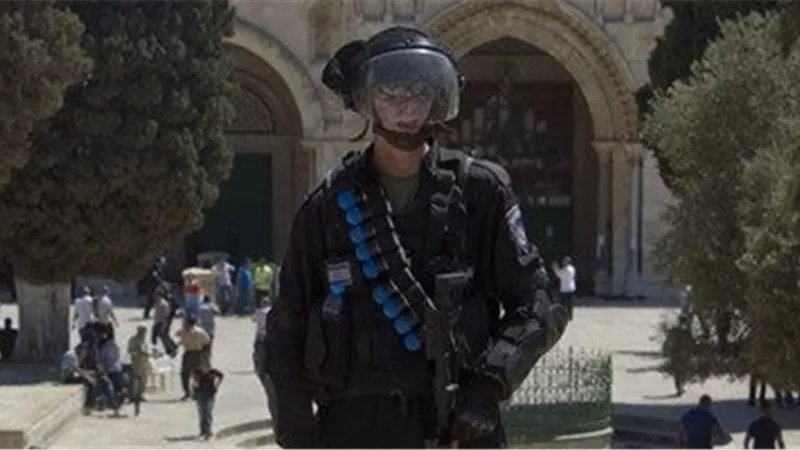 مستوطنون إسرائيليون يقتحمون باحات المسجد الأقصى