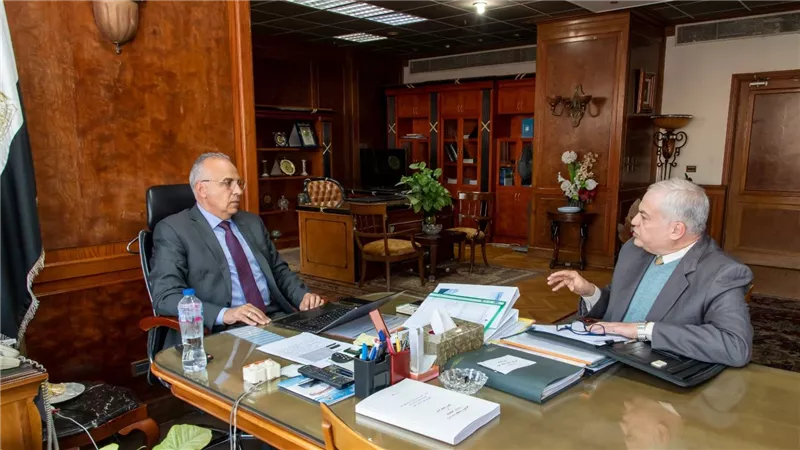 الدكتور سويلم يتابع أنشطة ومشروعات الهيئة المصرية العامة لمشروعات الصرف