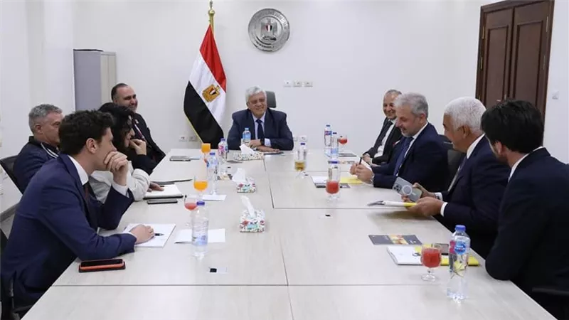 وزير التعليم العالي يبحث آليات التعاون العلمي والتكنولوجي مع جامعة بوليتكنك ميلانو وشركة إيني الإيطاليتين