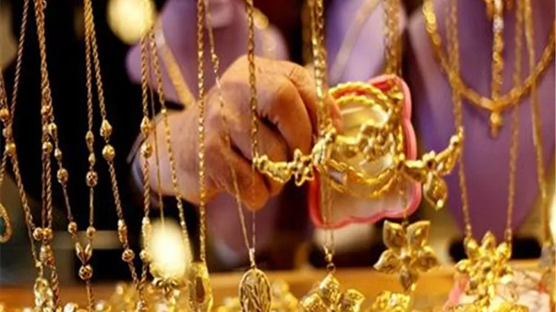 أسعار الذهب والدولار.. الصاغة تواصل الانخفاض