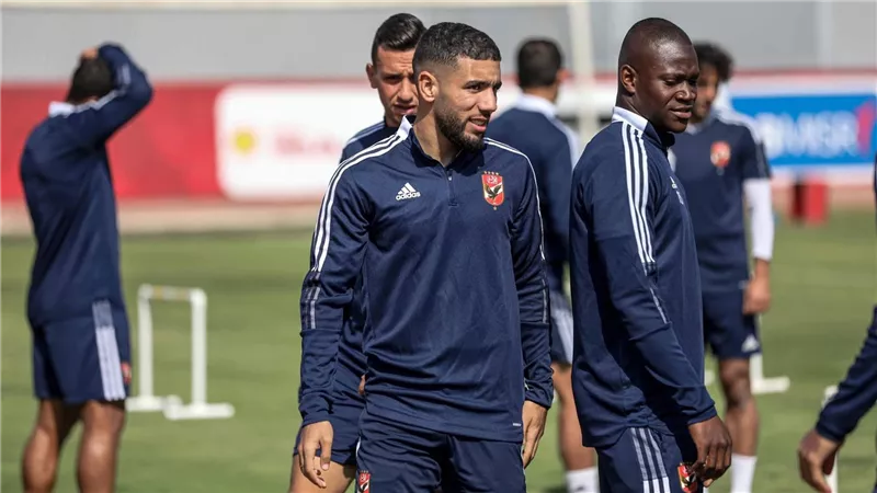 قندوسي أساسيا.. مفاجآت في تشكيل الأهلي أمام الداخلية في الدوري
