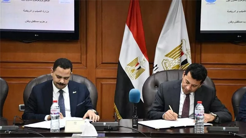 وزير الشباب والرياضة يُوقع بروتوكول تعاون مشترك مع حزب مستقبل وطن