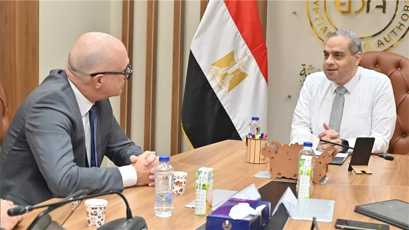 رئيس هيئة الدواء المصرية يجتمع مع مدير الأسواق العالمية لشركة روش السويسرية