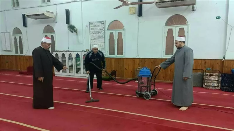 أوقاف السويس تواصل حملة كلنا في خدمة بيوت الله.. إستعداداً لإستقبال الشهر الفضيل