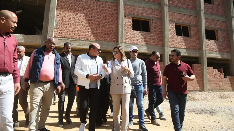 وزيرة الثقافة ومحافظ أسوان يتفقدان أعمال إنشاء و تطوير قصر 