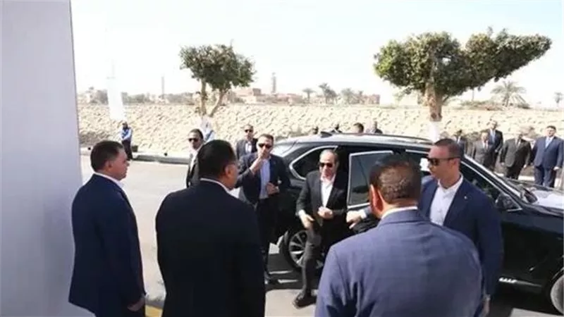 الرئيس السيسى يتفقد مشروعات 