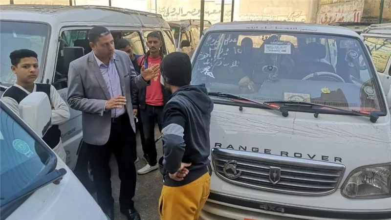 بالصور.. تواصل الحملات الرقابية بمواقف السيارات ومحطات التموين بالدقهلية