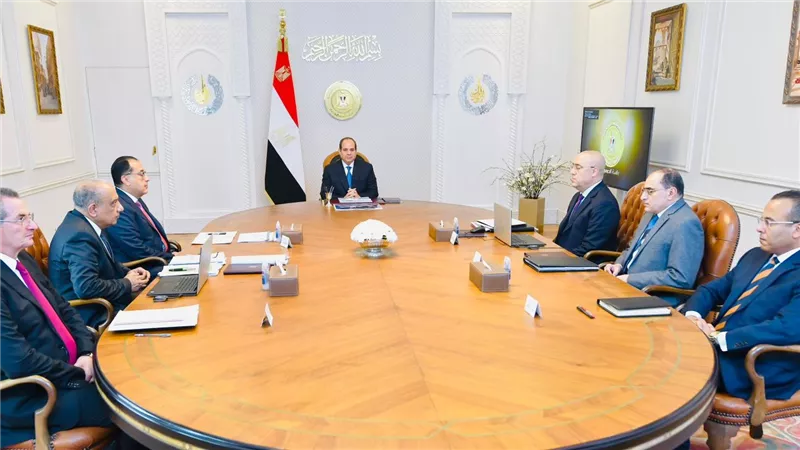 الرئيس السيسي يتابع خطط تحديث وتطوير قطاع الصناعات النسيجية