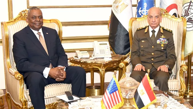  وزير الدفاع والإنتاج الحربى يلتقى بنظيره الأمريكى  