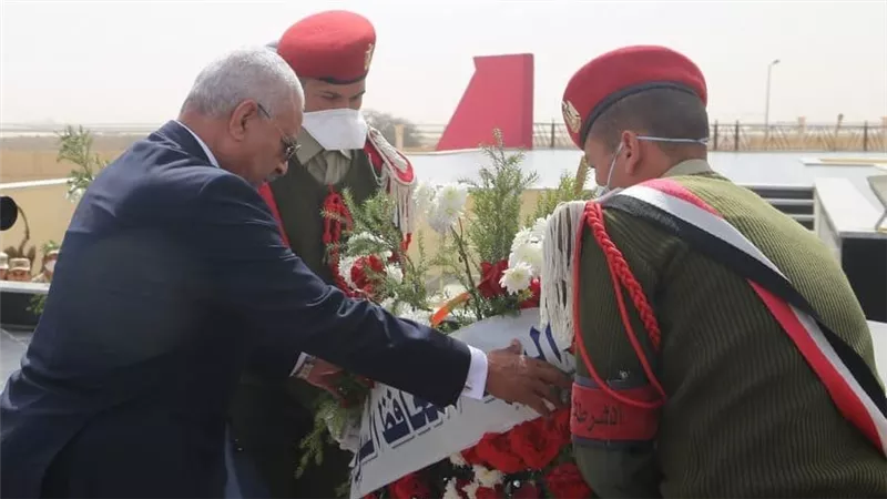 قيادات السويس تضع أكاليل الزهورعلى قبر الجندى المجهول بمناسبة يوم الشهيد