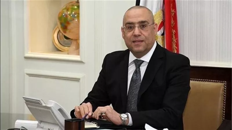 وزير الإسكان يُصدر قرارات لإزالة تعديات ومخالفات بناء بمدينتي برج العرب وبني سويف الجديدتين