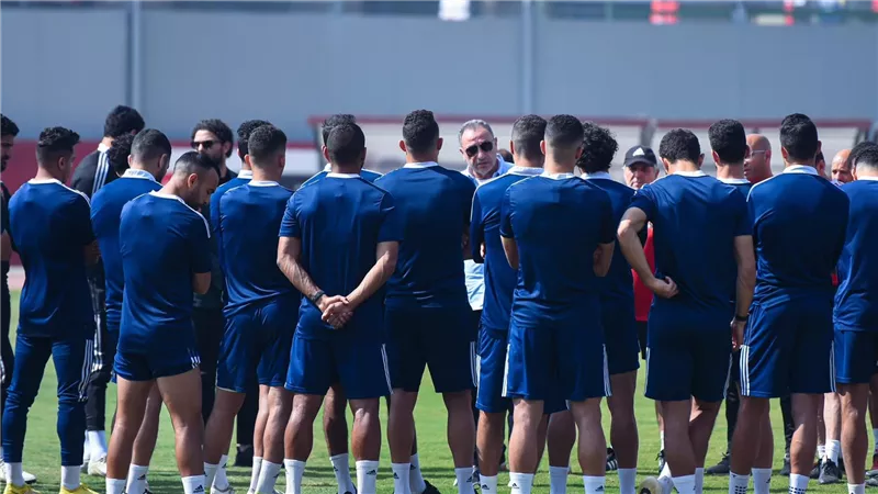 النتائج لا تناسب طموحنا..رسائل نارية من الخطيب للاعبي الأهلي