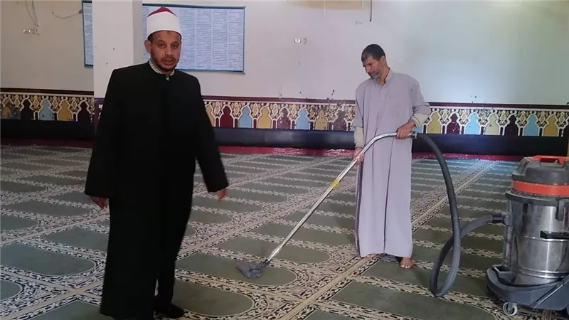 أوقاف السويس تواصل مسيرة نظافة وتعقيم بيوت الله إستعداداً للشهر الفضيل