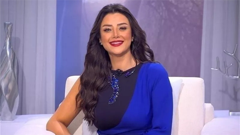 سر بحث المصريين عن رضوى الشربيني.. صورة مثيرة