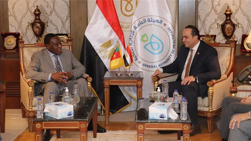 رئيس هيئة الرعاية الصحية يبحث مع السفير الكاميروني تعزيز التعاون