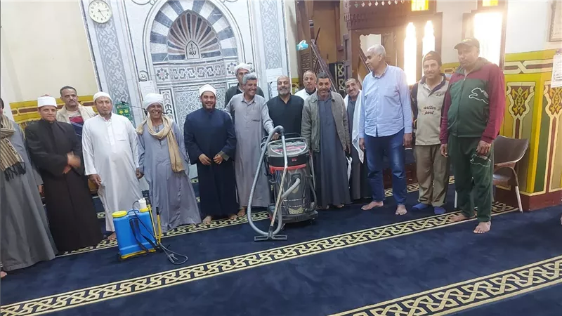 أوقاف السويس تواصل نظافة مساجد المحافظة لإستقبال شهر رمضان المعظم