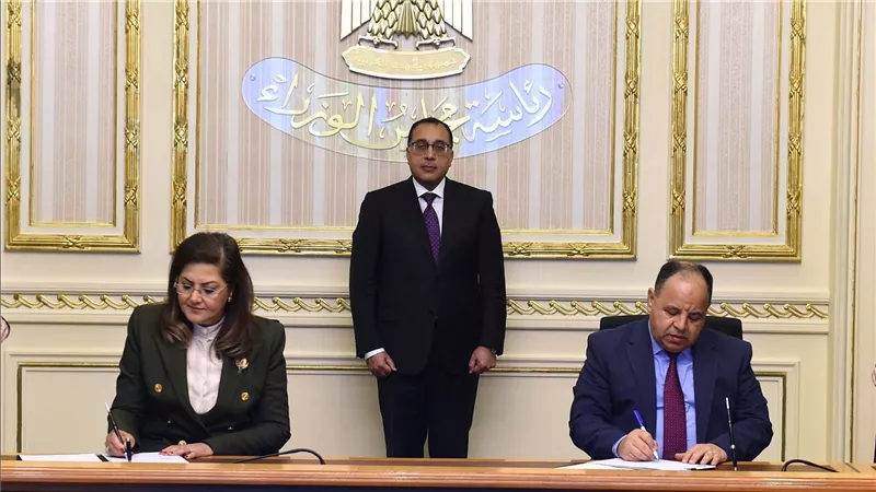 مدبولي يشهد مراسم توقيع بروتوكول تعاون بشأن برنامج الحوافز المادية بالمشروع القومي لتنمية الأسرة المصرية 