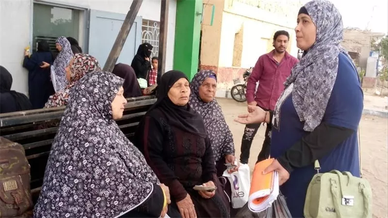 القومي للمرأة بالسويس ينفذ حملة طرق الأبواب بعنوان 