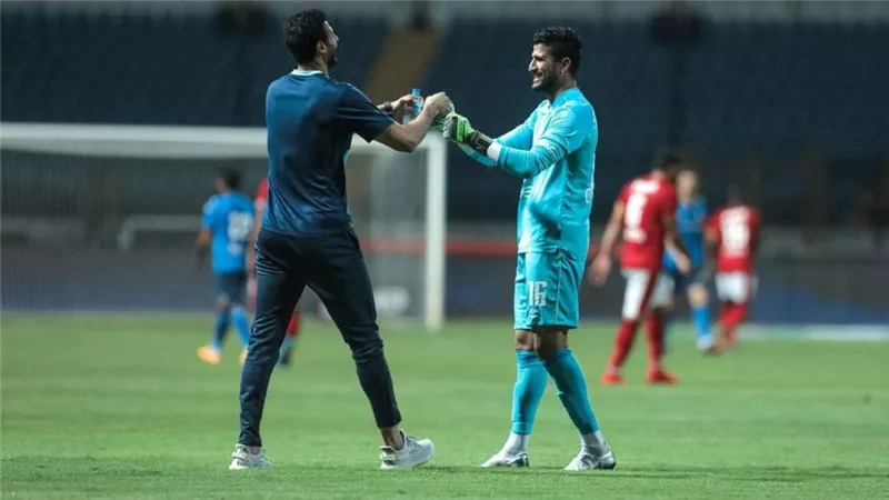 الشناوي أم لطفي.. كولر يستقر على حارس الأهلي أمام القطن في دوري الأبطال