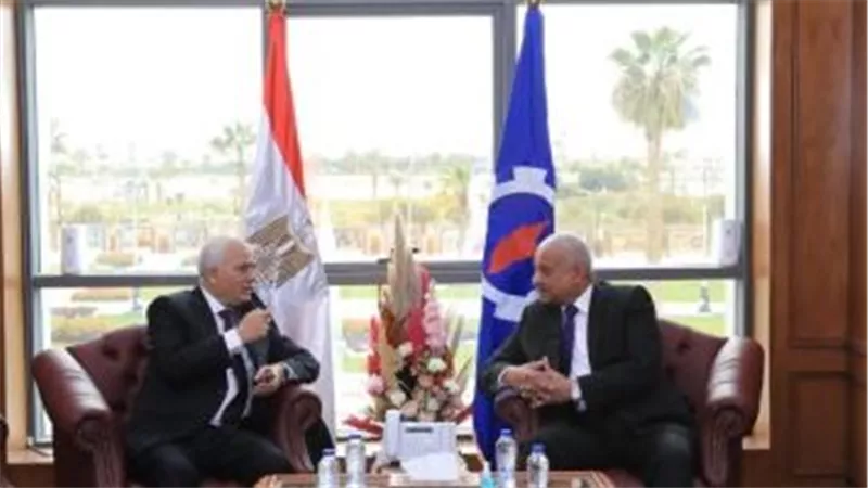 وزير التعليم يوجه بالحد من الدروس الخصوصية خلال زيارته للسويس