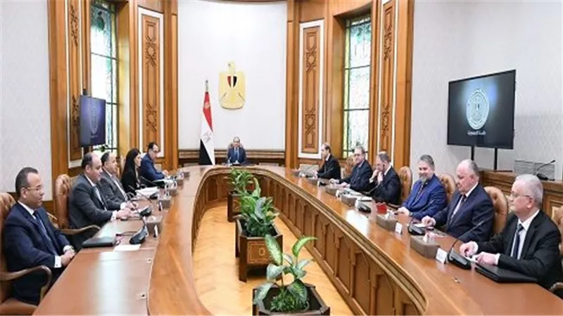  تعزيز العلاقات الثنائية.. الرئيس السيسي يستقبل وفداً روسياً رفيع المستوى