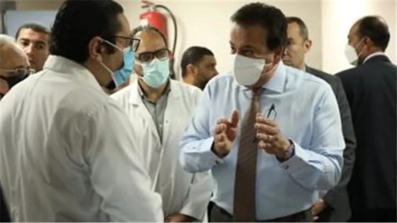 وزير الصحة يوجه بمد ساعات العمل بعيادات المعهد القومي للقلب لـ8 مساء على فترتين