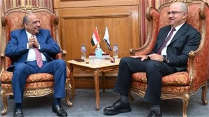 وزير قطاع الأعمال العام يلتقى أعضاء اتحاد الصناعات برئاسة محمد السويدى