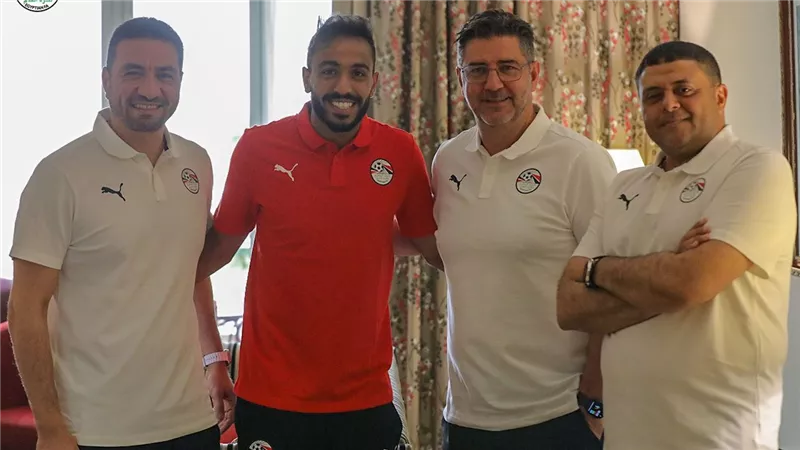 بالصور.. فيتوريا يستقبل لاعبو منتخب مصر فى معسكر الاستعداد لمالاوى