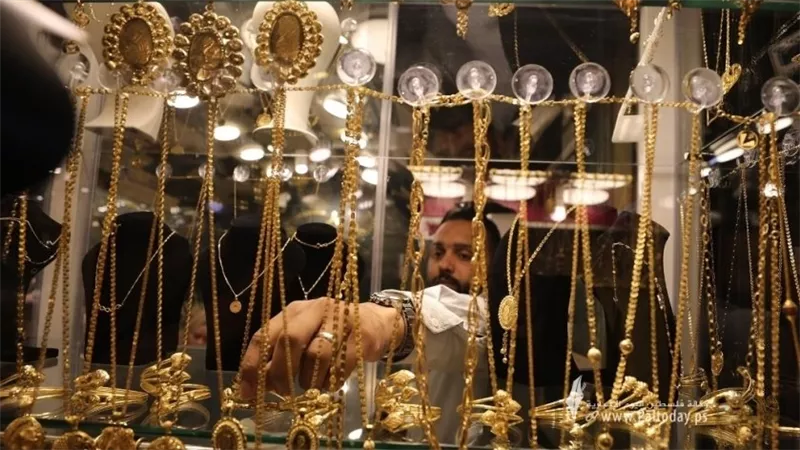 أسعار الذهب والدولار.. خسائر بالجملة في سوق الصاغة