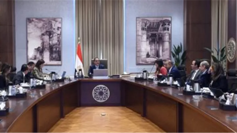 رئيس الوزراء يستكمل استعراض مقترح الخطة الاستثمارية للعام المالى 2023- 2024