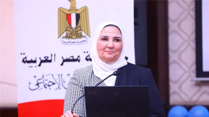 وزيرة التضامن تشارك كبار السن فعاليات الاحتفال بمبادرة 