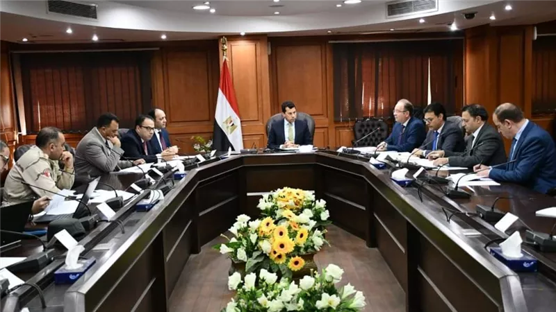 وزير الشباب يلتقي عدد من ممثلي الجهات لمناقشة إدارة وتشغيل مدينة مصر الدولية