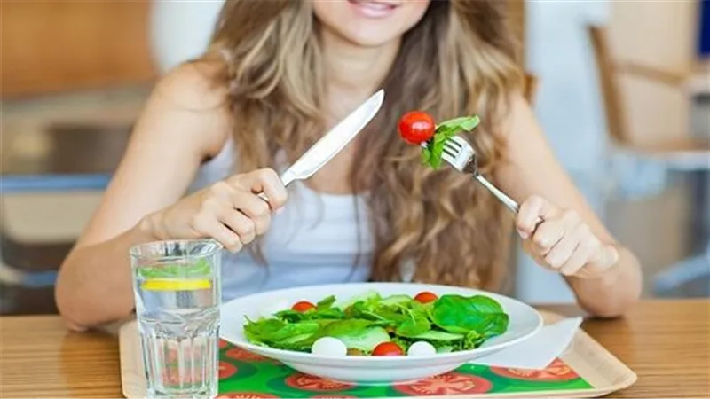 تجنباً للسمنة.. نصائح هامة للحفاظ على رشاقتك في شهر رمضان