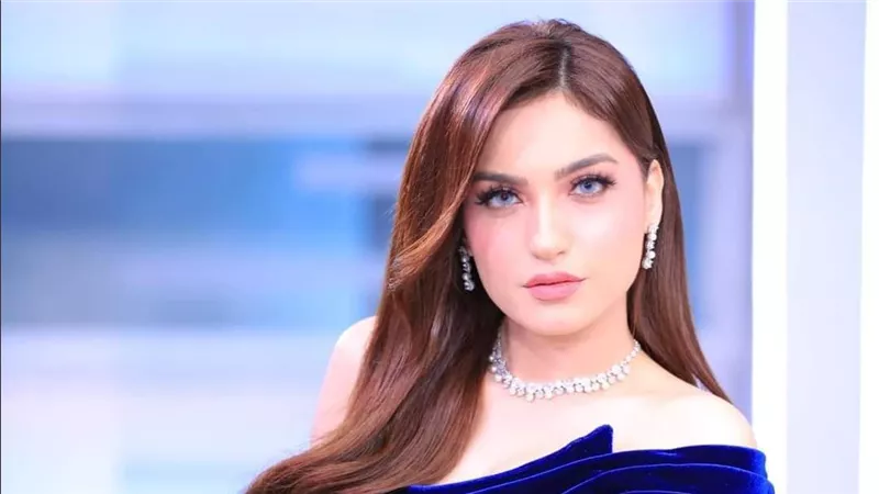 حقن تبييض واكستنشن.. فنانة شهيرة تفضح ياسمين عز