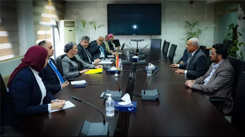 وزيرة البيئة ومحافظ السويس يناقشان الوضع الحالي لمنظومة ادارة المخلفات