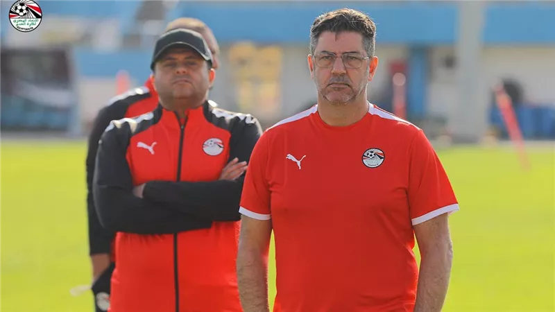 اللمسات الأخيرة للتشكيل .. فيتوريا يحذر لاعبي المنتخب من مواجهة مالاوي