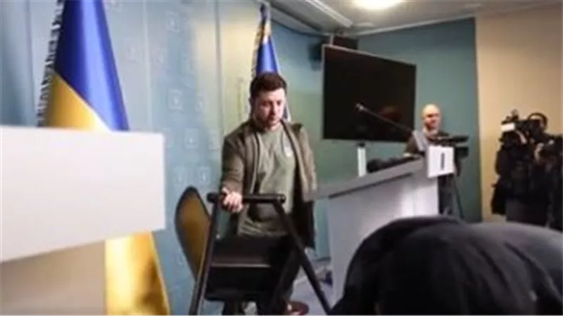 الرئيس الأوكراني يزور موقعا على خط المواجهة فى زابوريجيا