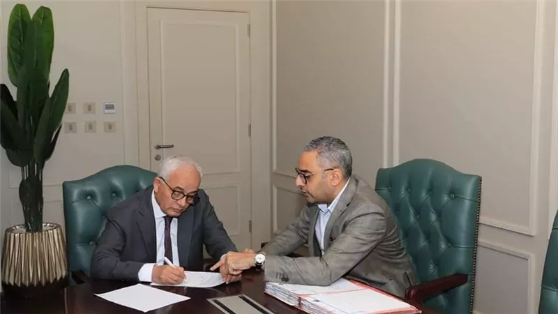 وزير التربية والتعليم يباشر العمل من مقر الوزارة بالعاصمة الإدارية الجديدة