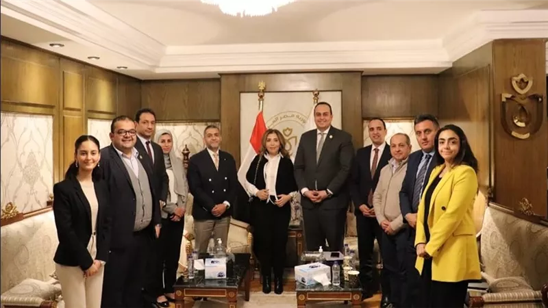 رئيس هيئة الرعاية الصحية يبحث التعاون مع مؤسسة إيلومينا الرائدة عالميًا في مجال الإختبارات الجينية