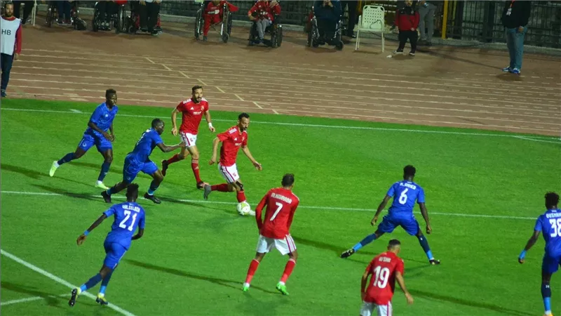 في نهاية الشوط الأول.. تقدم النادي الأهلي 1/0 على الهلال السوداني