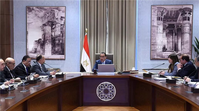 رئيس الوزراء يناقش مقترحات التوسع فى إقامة المشروعات التى تعمل بنظام المناطق الحرة الخاصة
