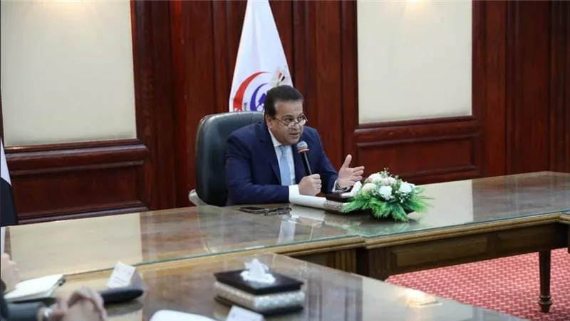وزير الصحة يوجه بدراسة توحيد البرامج التدريبية للعاملين ببنوك الدم وفقًا لأحدث الأساليب العالمية