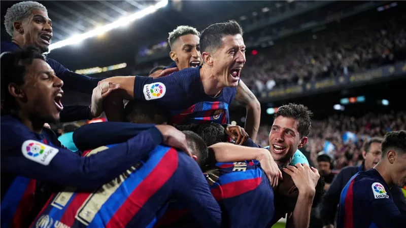 غياب دي يونج وكريستنسن.. قائمة برشلونة لمباراة ريال مدريد في كأس الملك