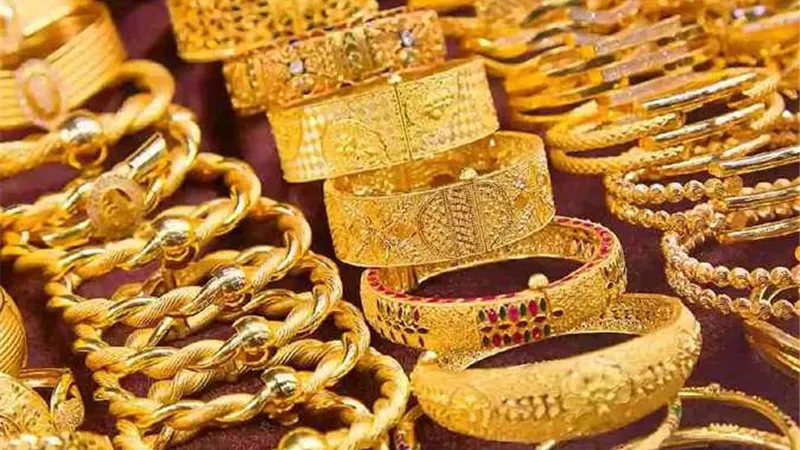 أسعار الذهب والدولار.. عيار 21 يسجل 2140 جنيها