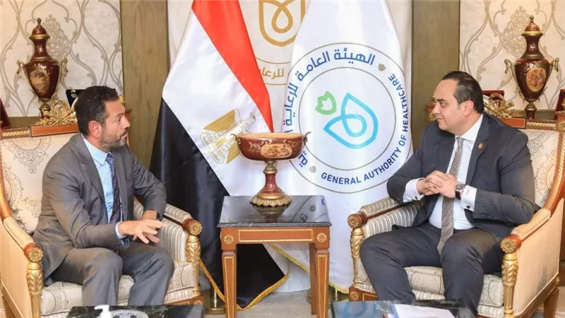 رئيس هيئة الرعاية الصحية يبحث التعاون مع المدير الإقليمي لشركة ميدترونيك الأمريكية 