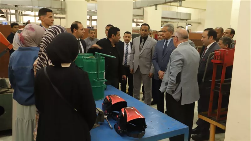 وزير القوى العاملة يتفقد مركز  تدريب مهني