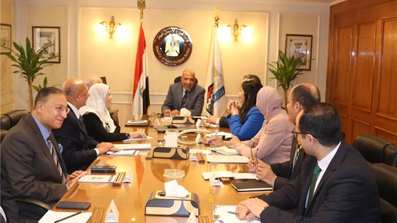 وزير قطاع الأعمال العام يجتمع بالرؤساء التنفيذيين للشركات القابضة