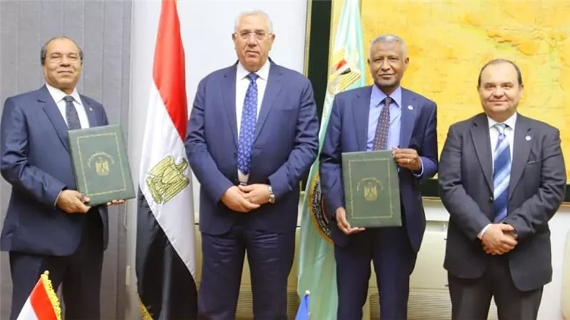 وزير الزراعة يشهد توقيع وثيقة  مشروع بين بحوث الصحراء والفاو