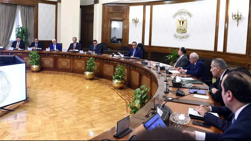 رئيس الوزراء يتابع الموقف التنفيذي لتطبيق منظومة التأمين الصحي الشامل