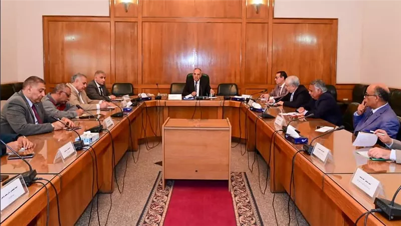 وزير الري يتابع الإستعدادات الحالية لفترة أقصى الإحتياجات ومتابعة المناسيب والتصرفات بشبكة الترع والمصارف